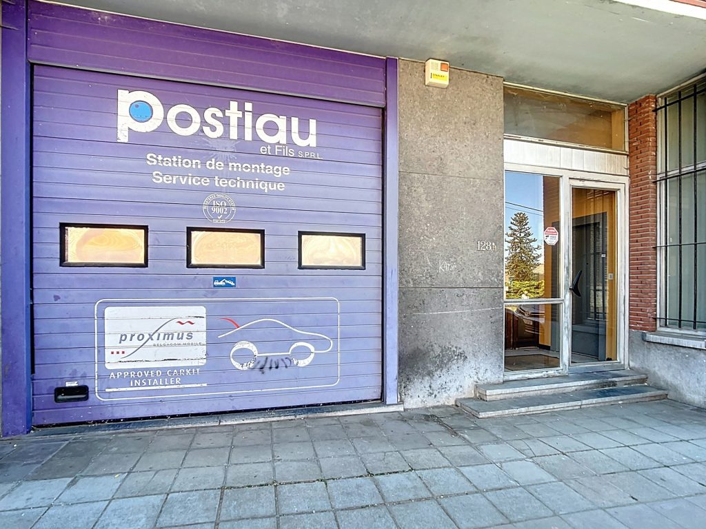 Postiau – Entrepôt, 379,50 m² – 160 000 €