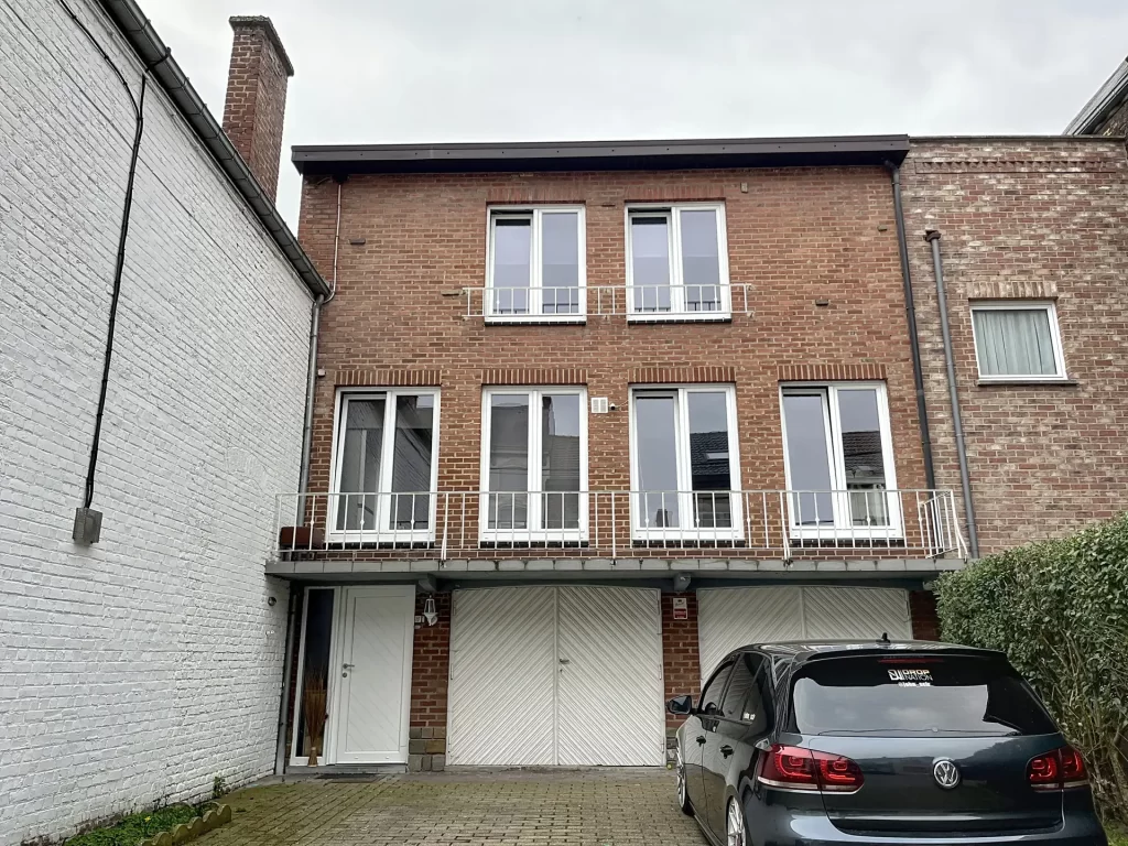 B – VACCARO – Bel-étage, 2 chambre(s) – 750 €